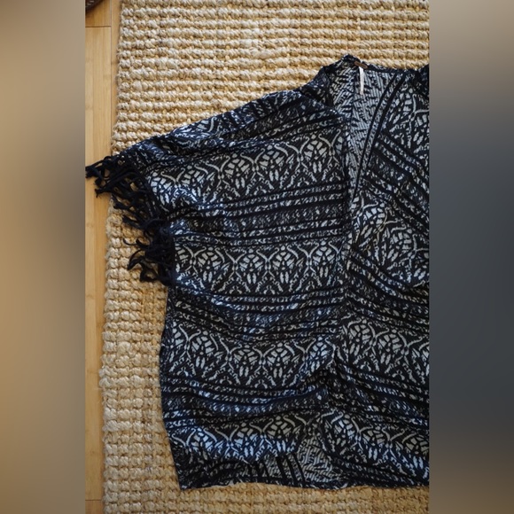 Free People Fringed Kimono - Picture 1 of 6